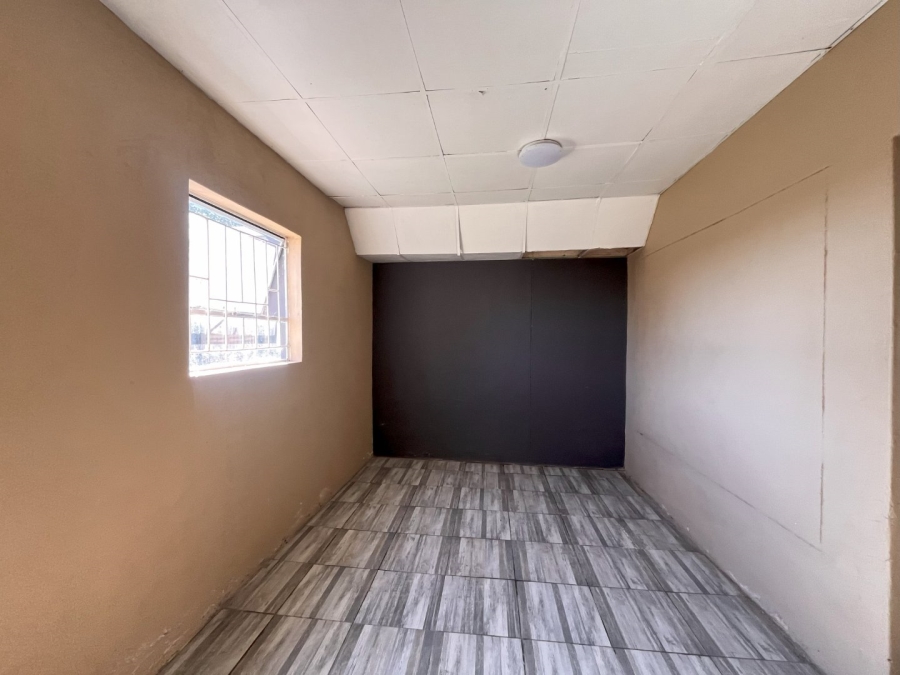 5 Bedroom Property for Sale in Levins Estate Free State